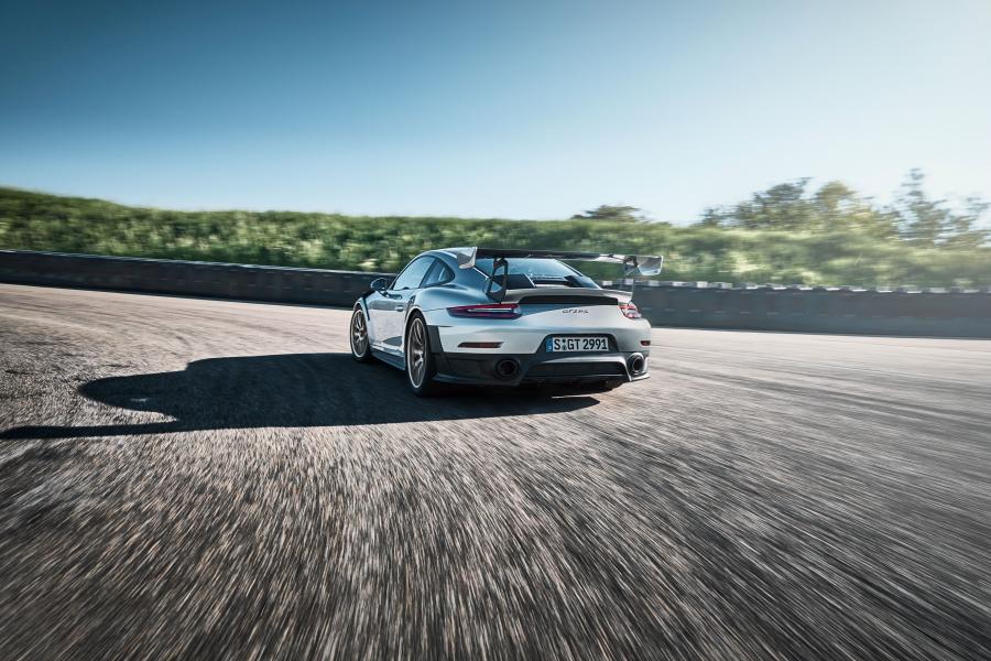  Porsche 911 GT2 RS (991) 2017 года  (WW) (фото 34 из 93)